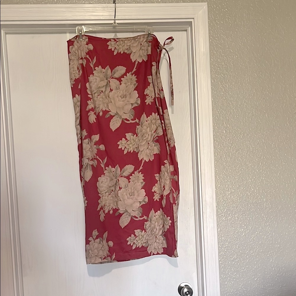 Evan Picone Pinkish Red and Cream Floral Wrap Skirt Size 14